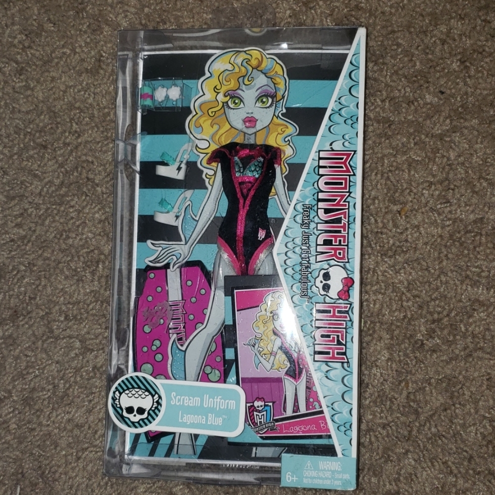 NIB Lagoona Blue Scream Uniform
